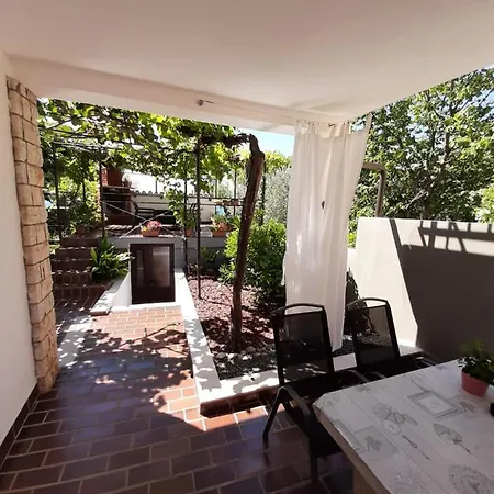 Riva Sea View Apartment *